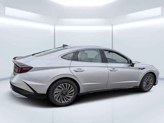 2025 Hyundai Sonata Hybrid SEL photo 3
