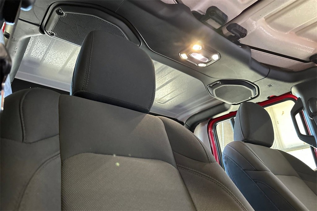 2022 Jeep Gladiator Willys Sport photo 16