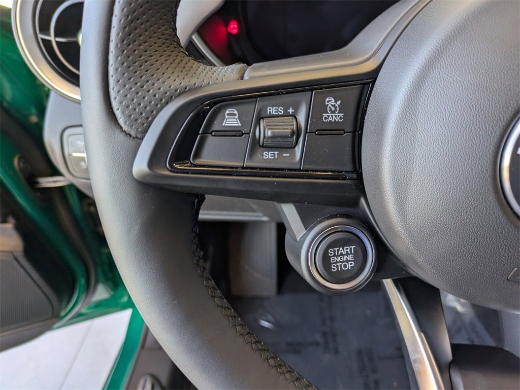2025 Alfa Romeo Giulia Base photo 17