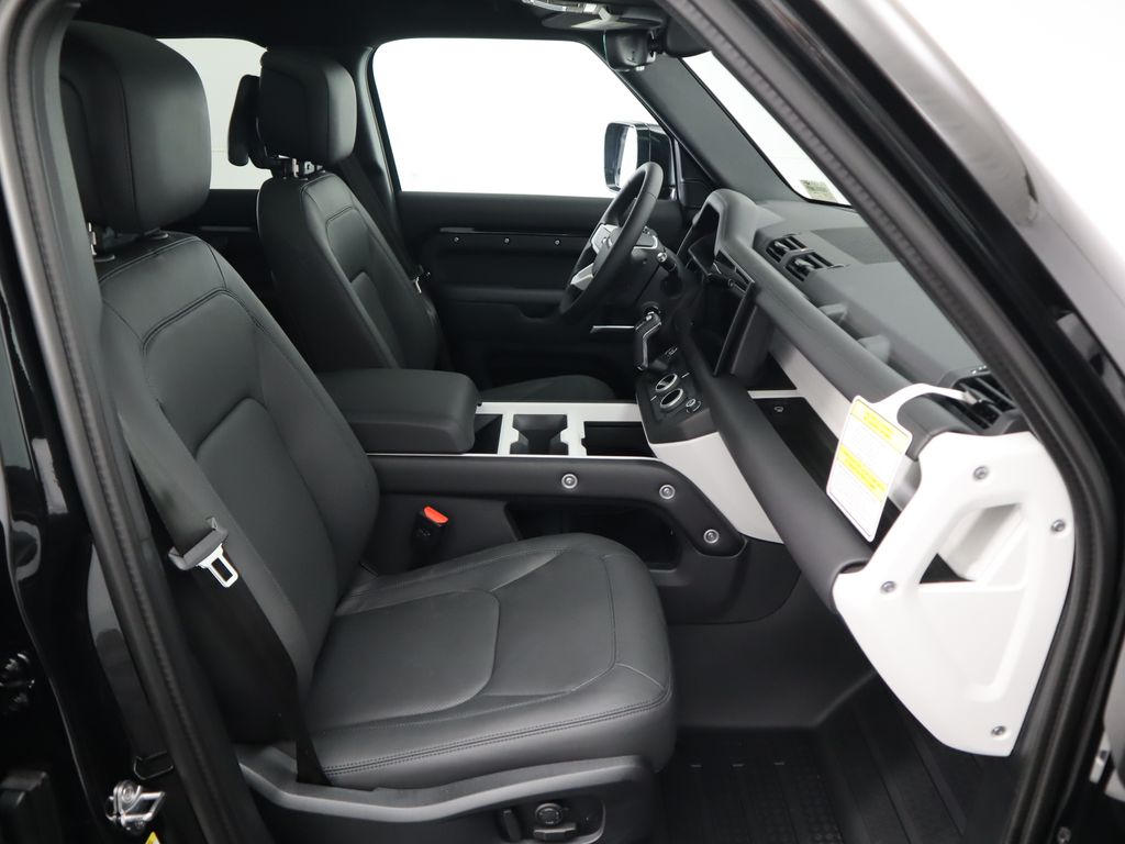 2025 Land Rover Defender 110 S photo 17