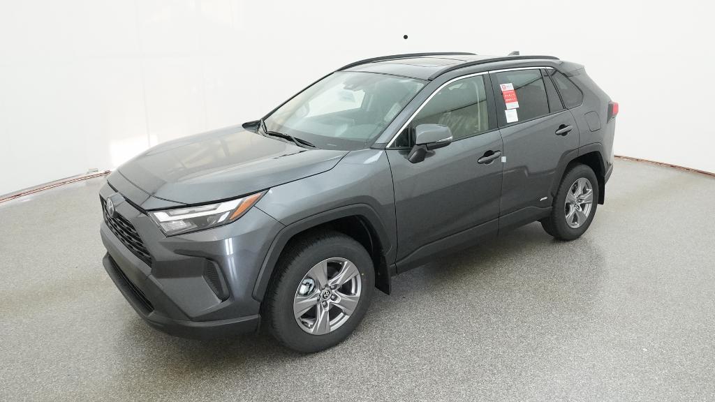 2025 Toyota RAV4 XLE's photo
