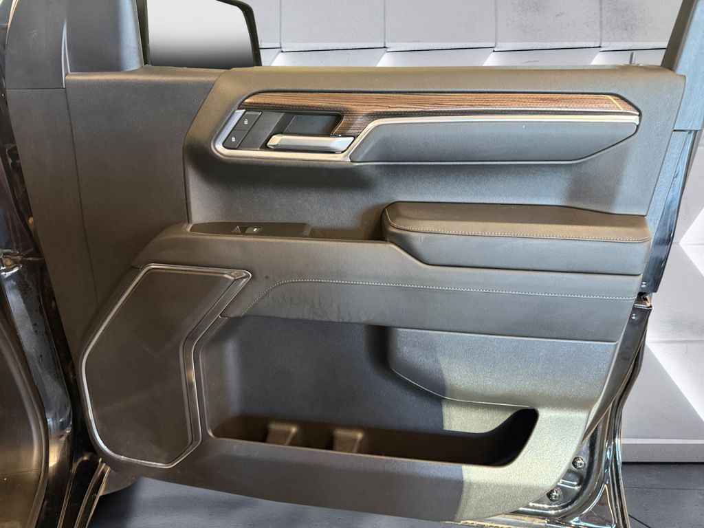 2023 Chevrolet Silverado 1500 RST photo 14
