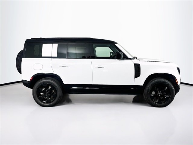2025 Land Rover Defender 110 X-Dynamic SE photo 2