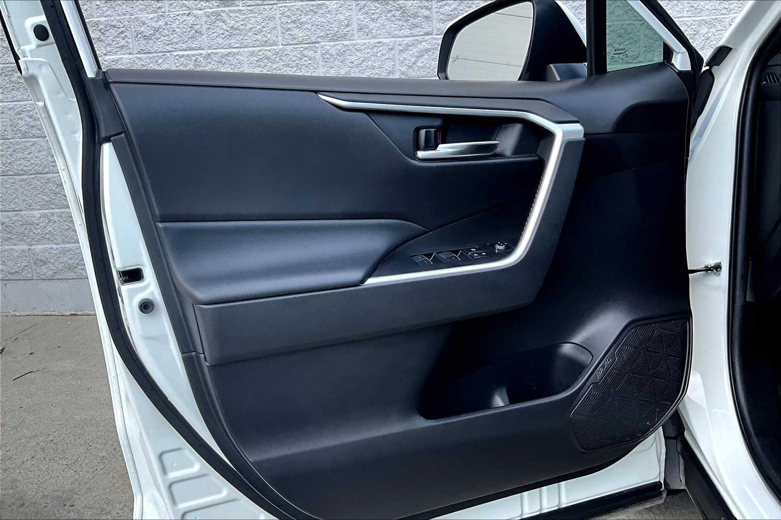 2022 Toyota RAV4 XLE photo 15