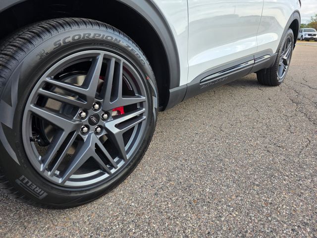 2025 Ford Explorer ST photo 42