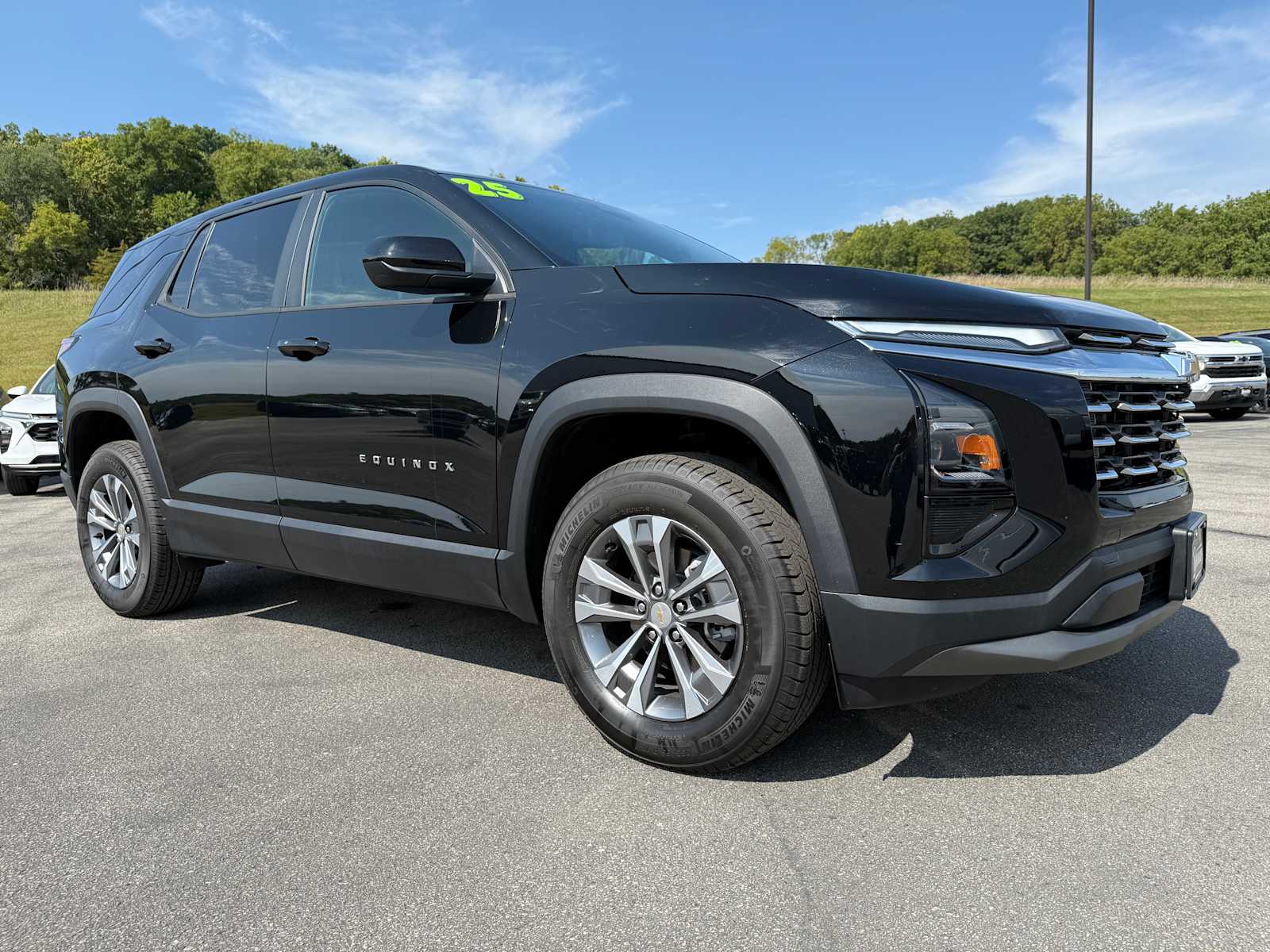2025 Chevrolet Equinox LT photo 2