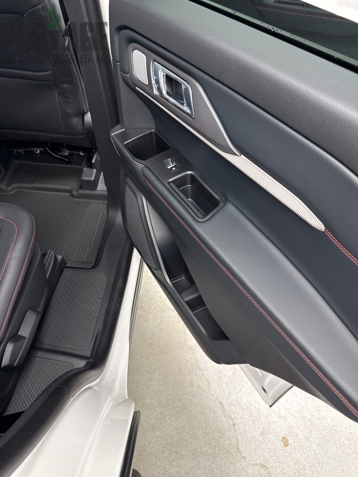 2025 Ford Explorer ST photo 39
