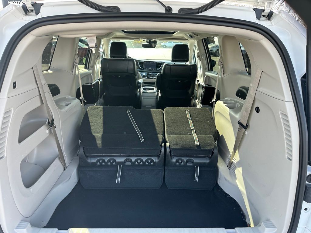 2024 Chrysler Pacifica Limited photo 6