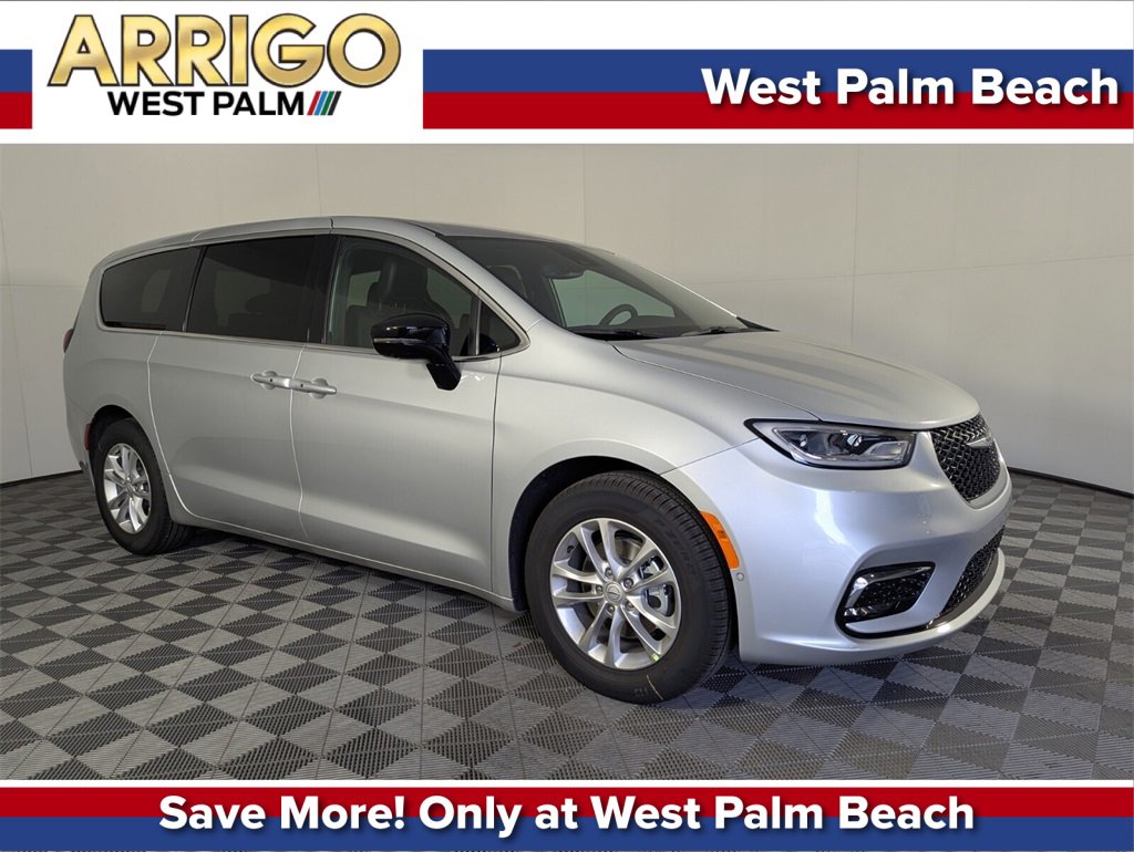 2026 Chrysler Pacifica Select's photo