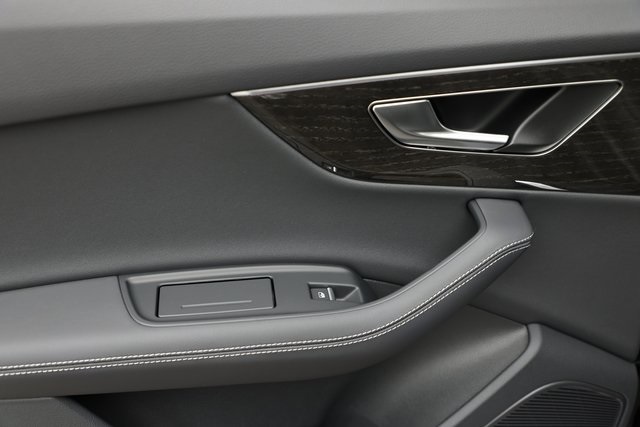 2025 Audi Q7 55 Prestige photo 24