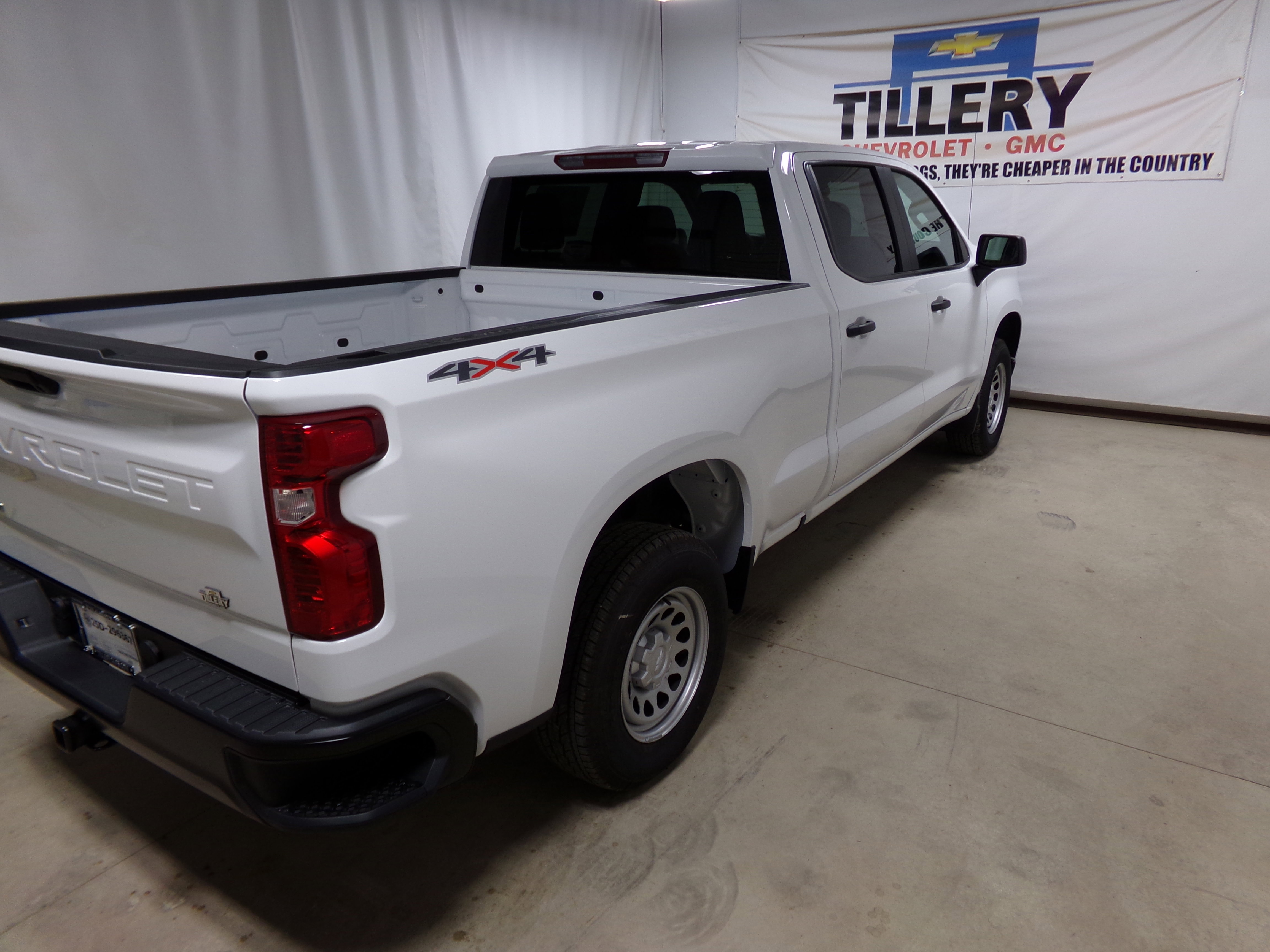 2026 Chevrolet Silverado 1500 photo 3