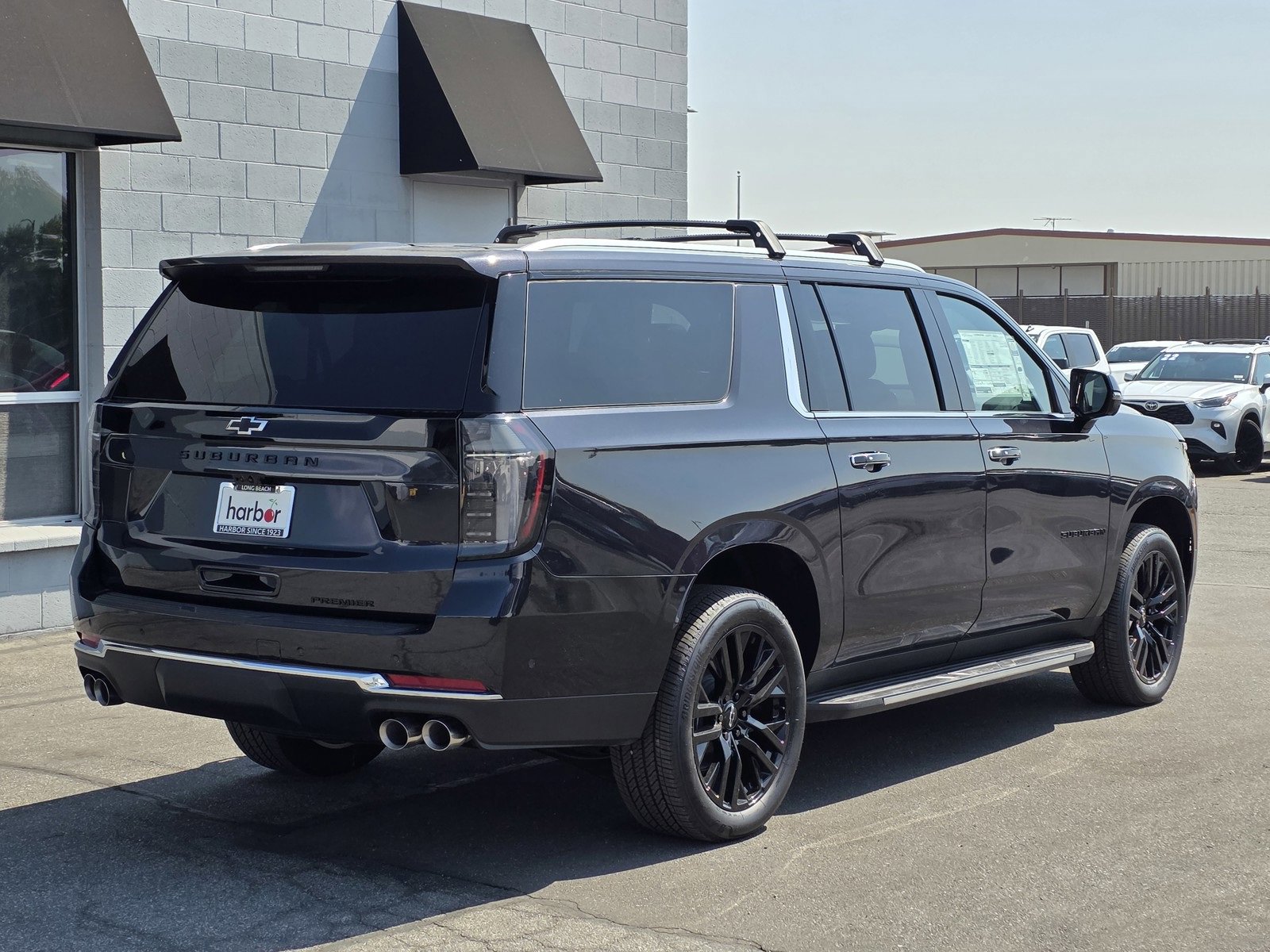 2025 Chevrolet Suburban Premier photo 7