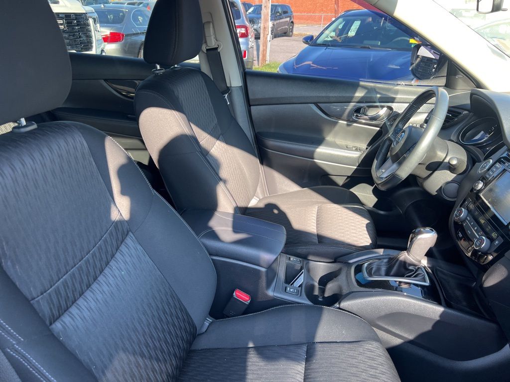2018 Nissan Rogue SV photo 26