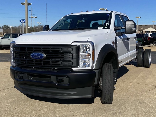 2025 Ford F-550 photo 8