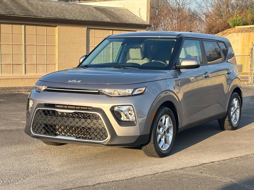 2022 Kia Soul LX's photo