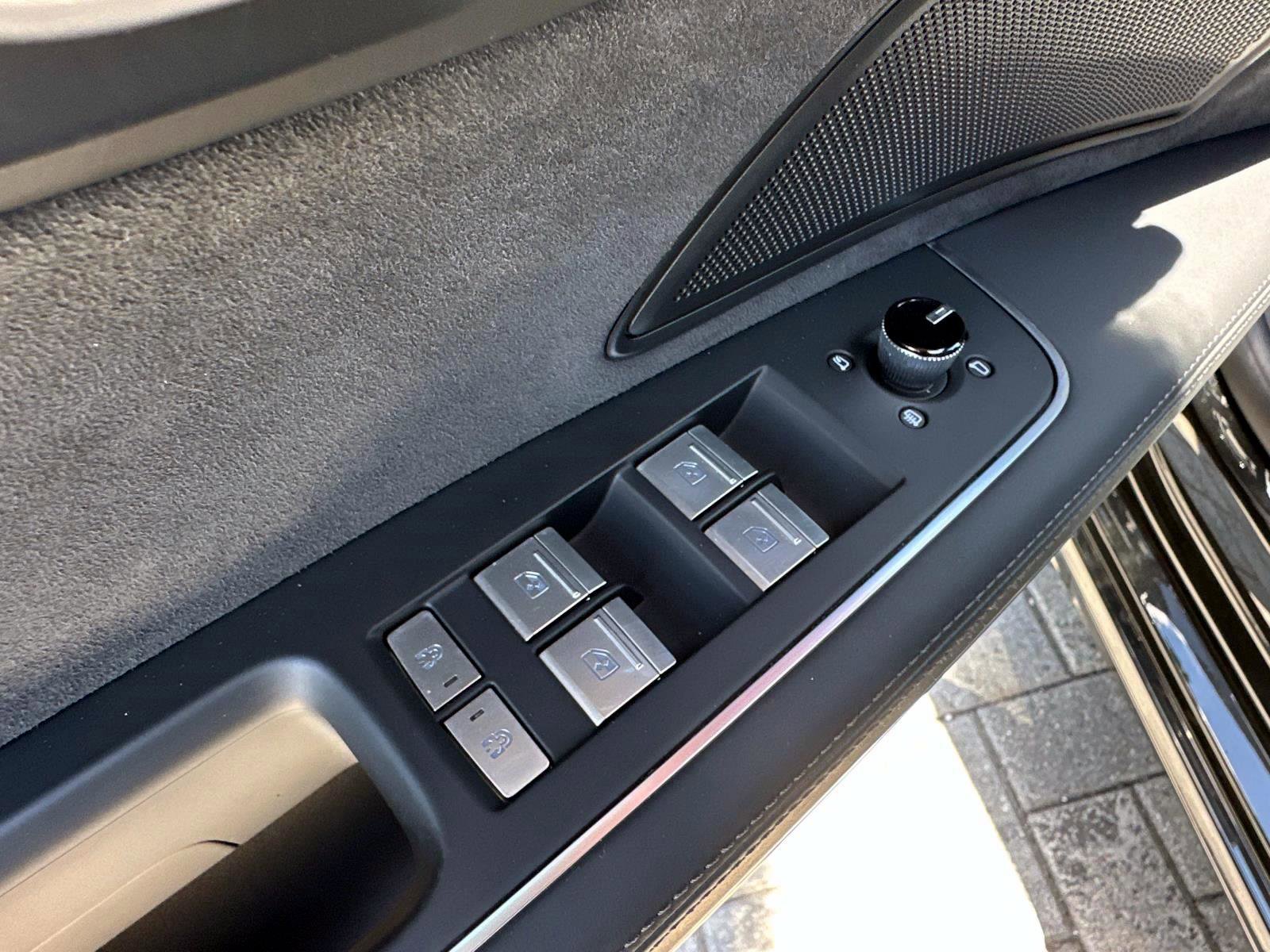 2023 Audi A8 L 55 TFSI Quattro photo 17