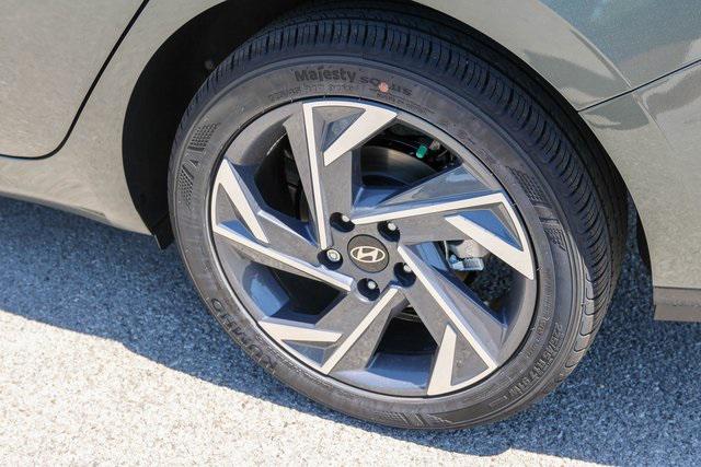 New 2025 Gray Hyundai SEL Sport image 5