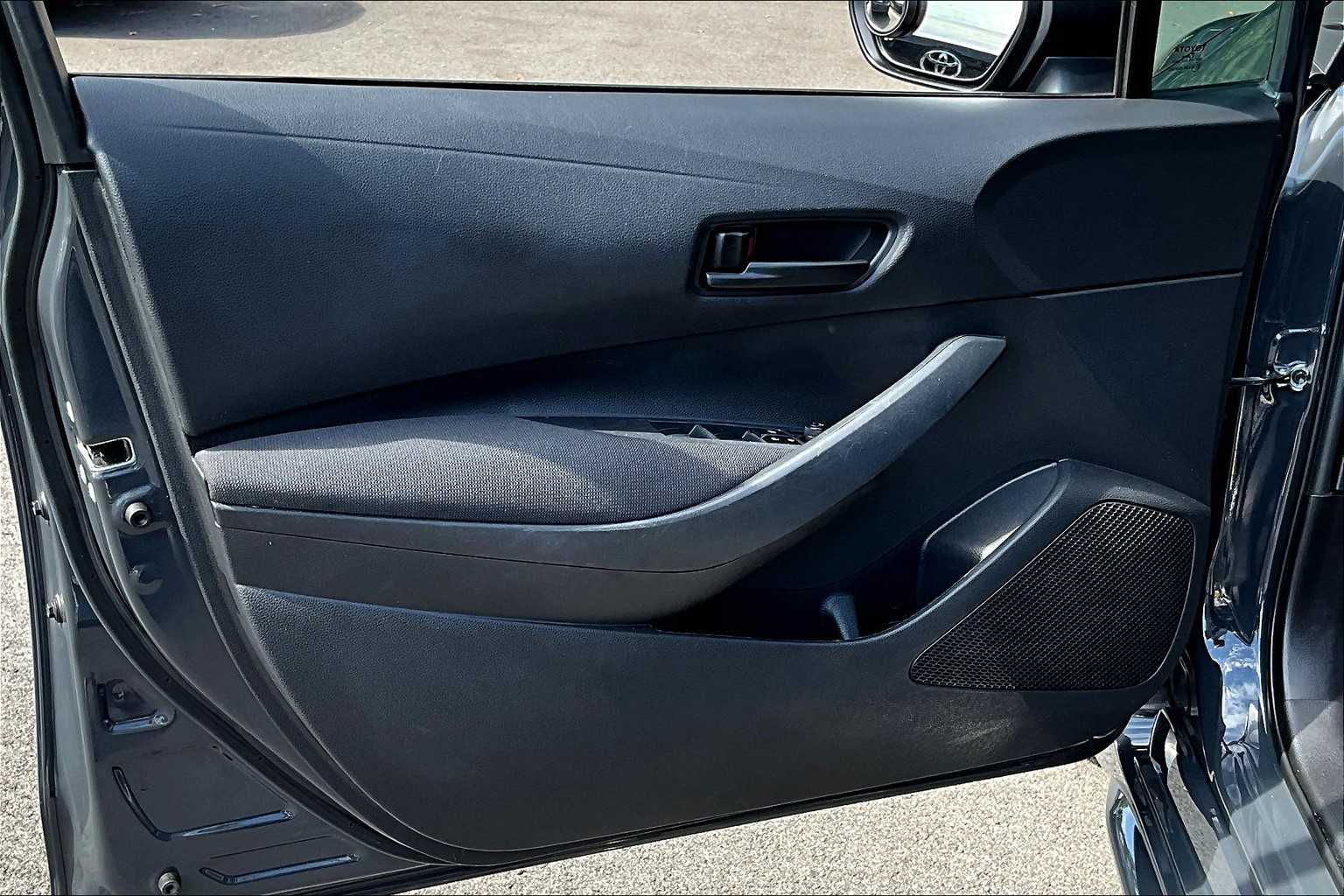 2023 Toyota Corolla LE photo 19