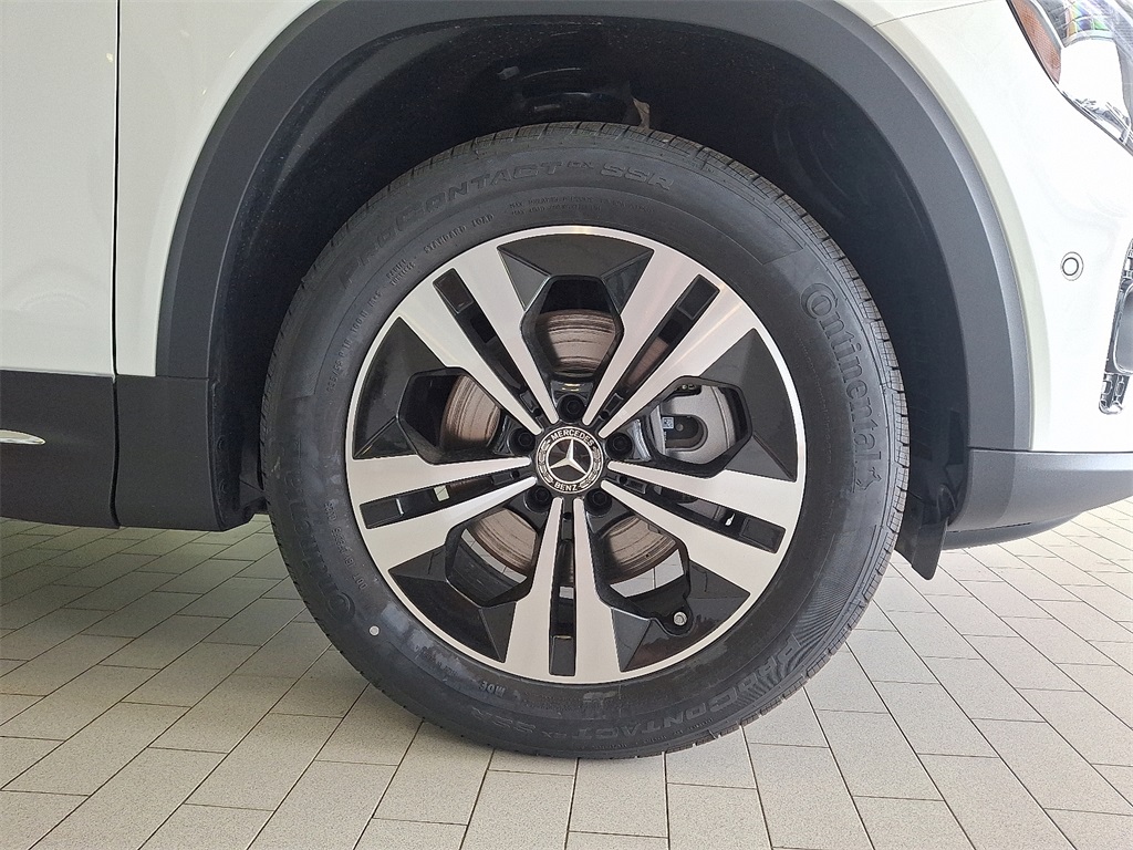 2026 Mercedes Benz GLB 250 4MATIC photo 4