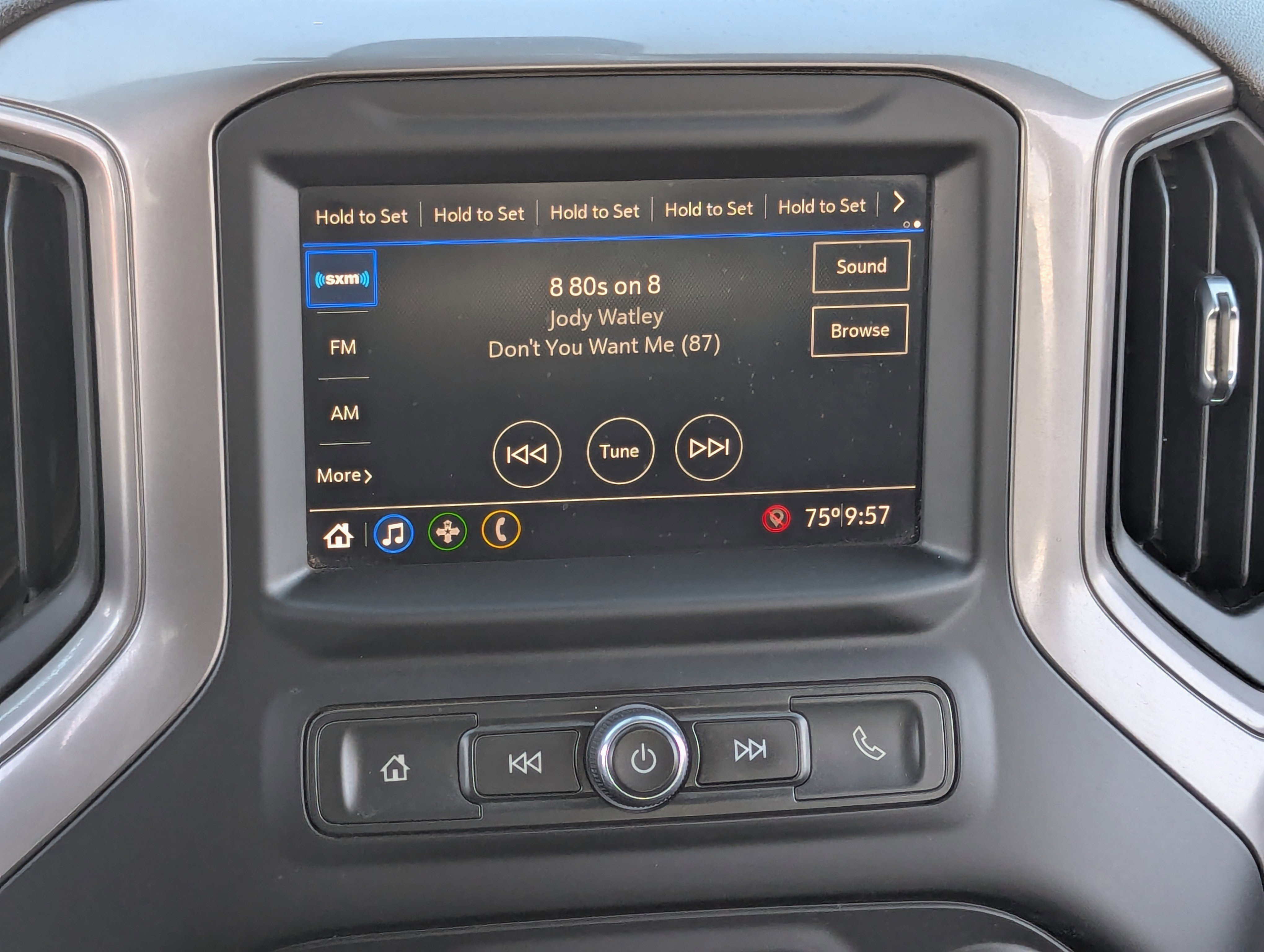 2021 Chevrolet Silverado 1500 Custom photo 3