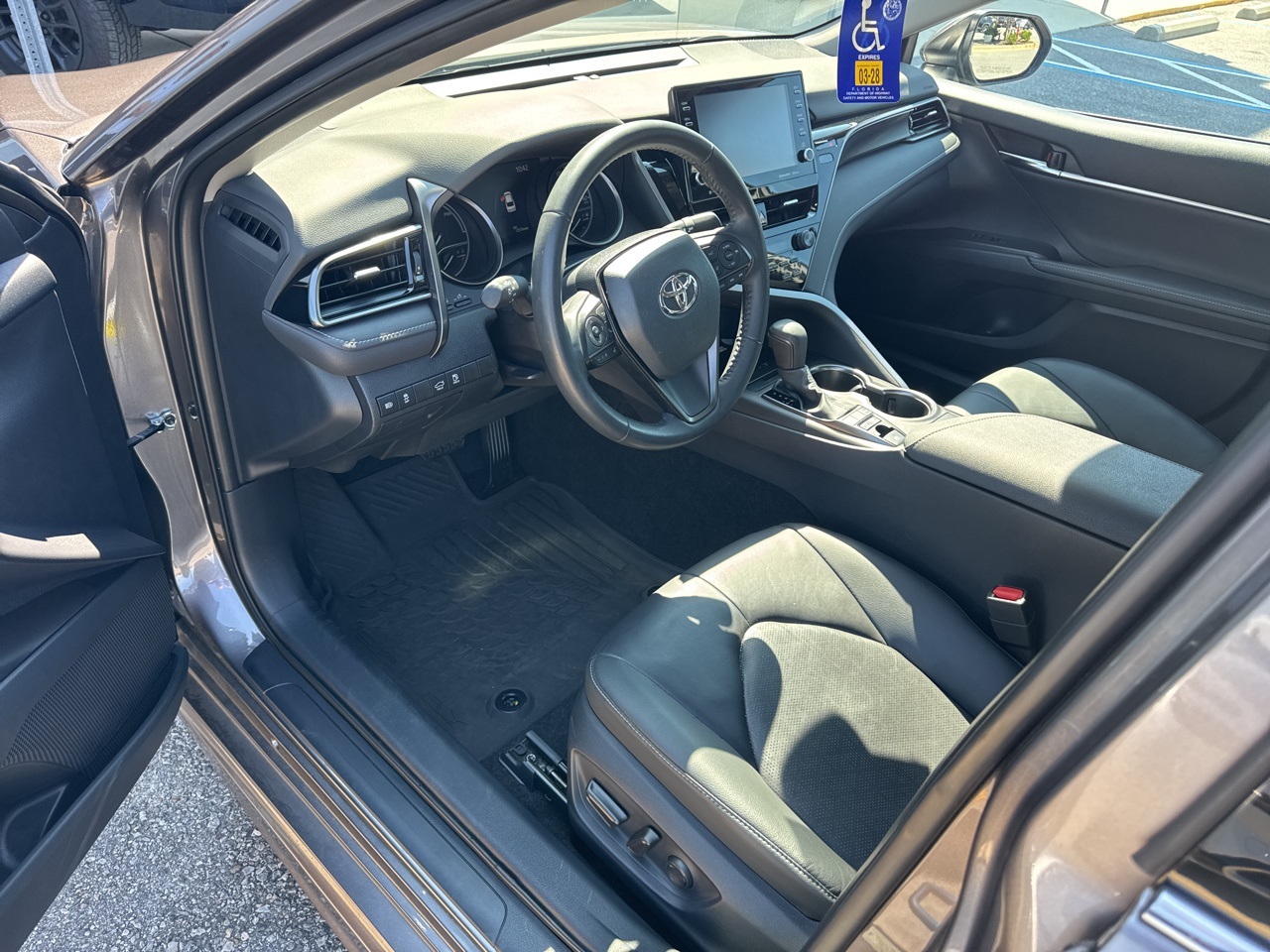 2022 Toyota Camry Hybrid XSE photo 10