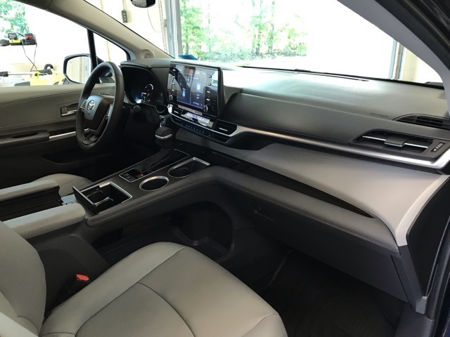 2024 Toyota Sienna XLE photo 15