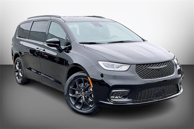 2026 Chrysler Pacifica Select's photo