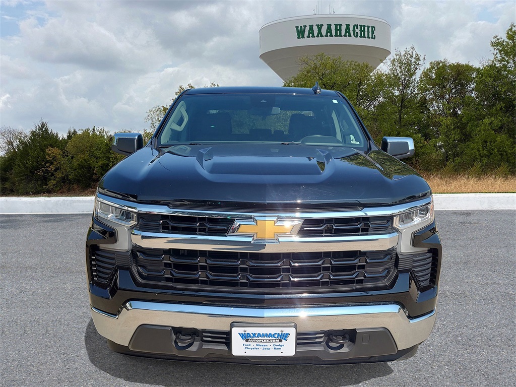2024 Chevrolet Silverado 1500 LT photo 2
