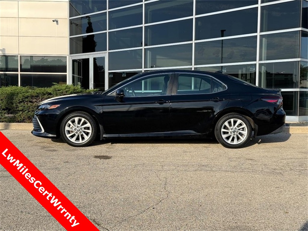 2022 Toyota Camry LE photo 4