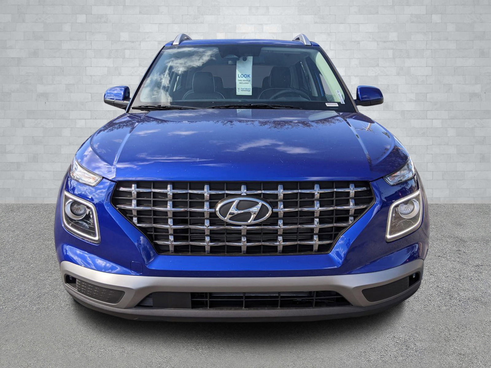 2025 Hyundai Venue SEL Limited photo 2