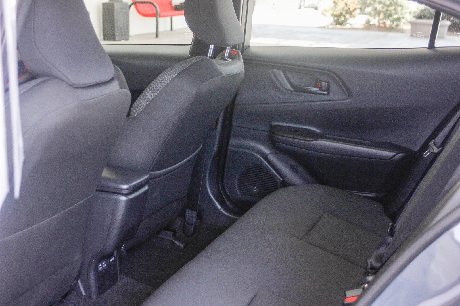 2025 Toyota Prius Plug-in SE photo 17