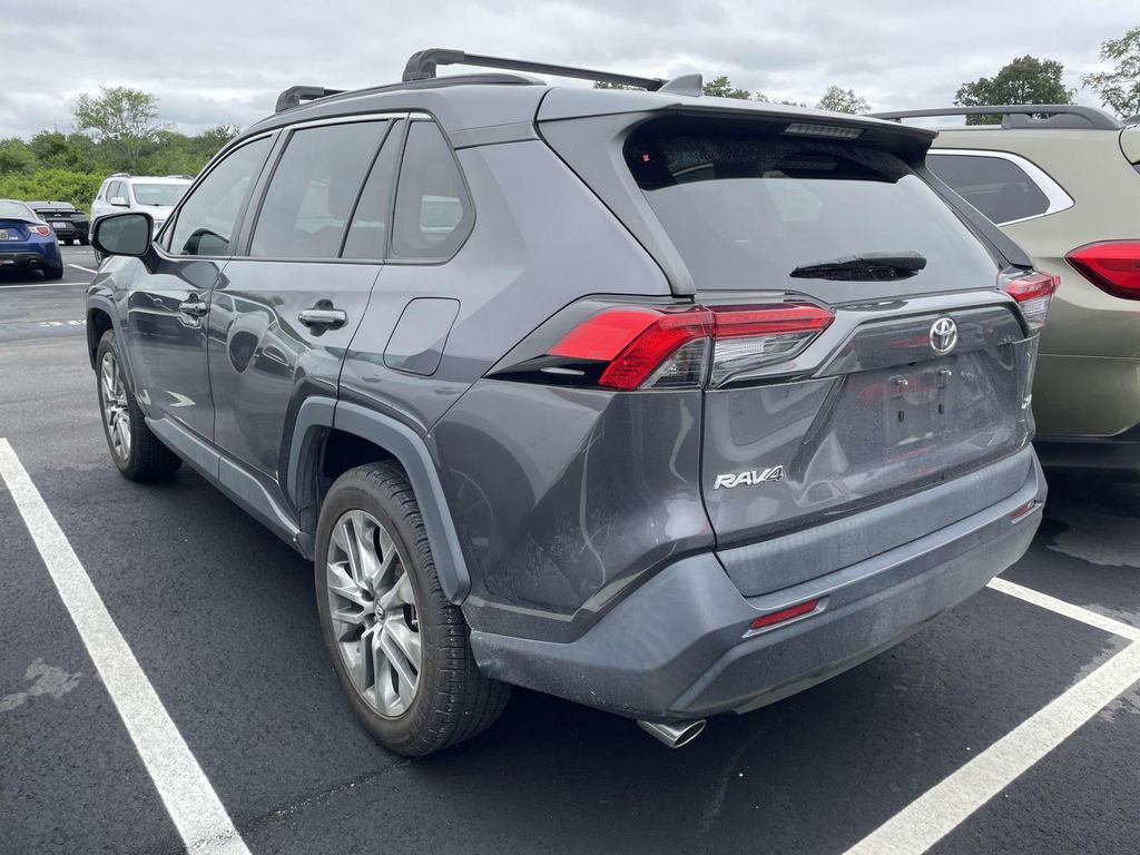 2019 Toyota RAV4 XLE Premium photo 3