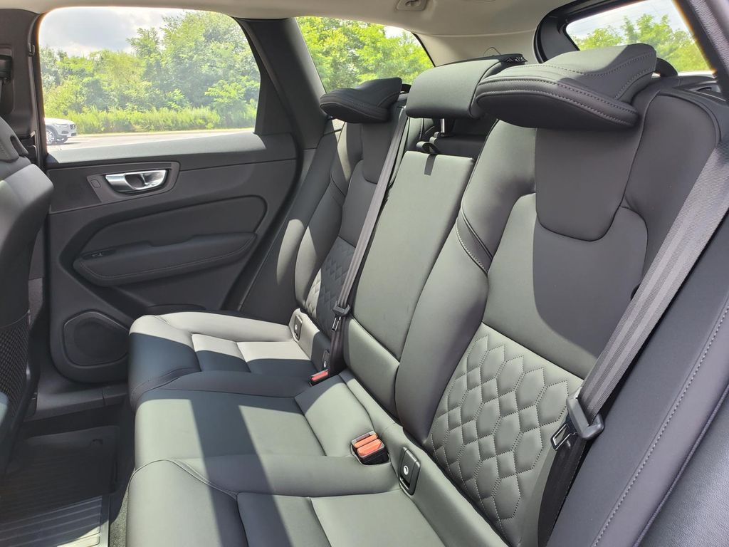 2026 Volvo XC60 B5 Plus photo 18