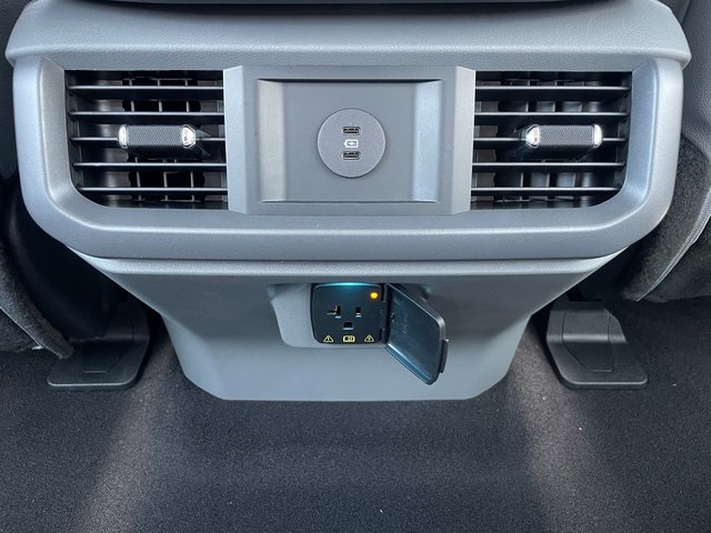 2025 Ford F-150 Lightning photo 12