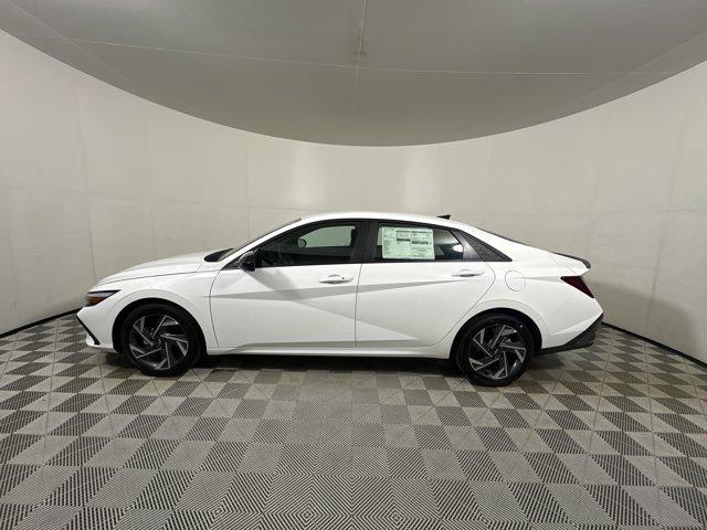 2025 Hyundai Elantra SEL Sport photo 4