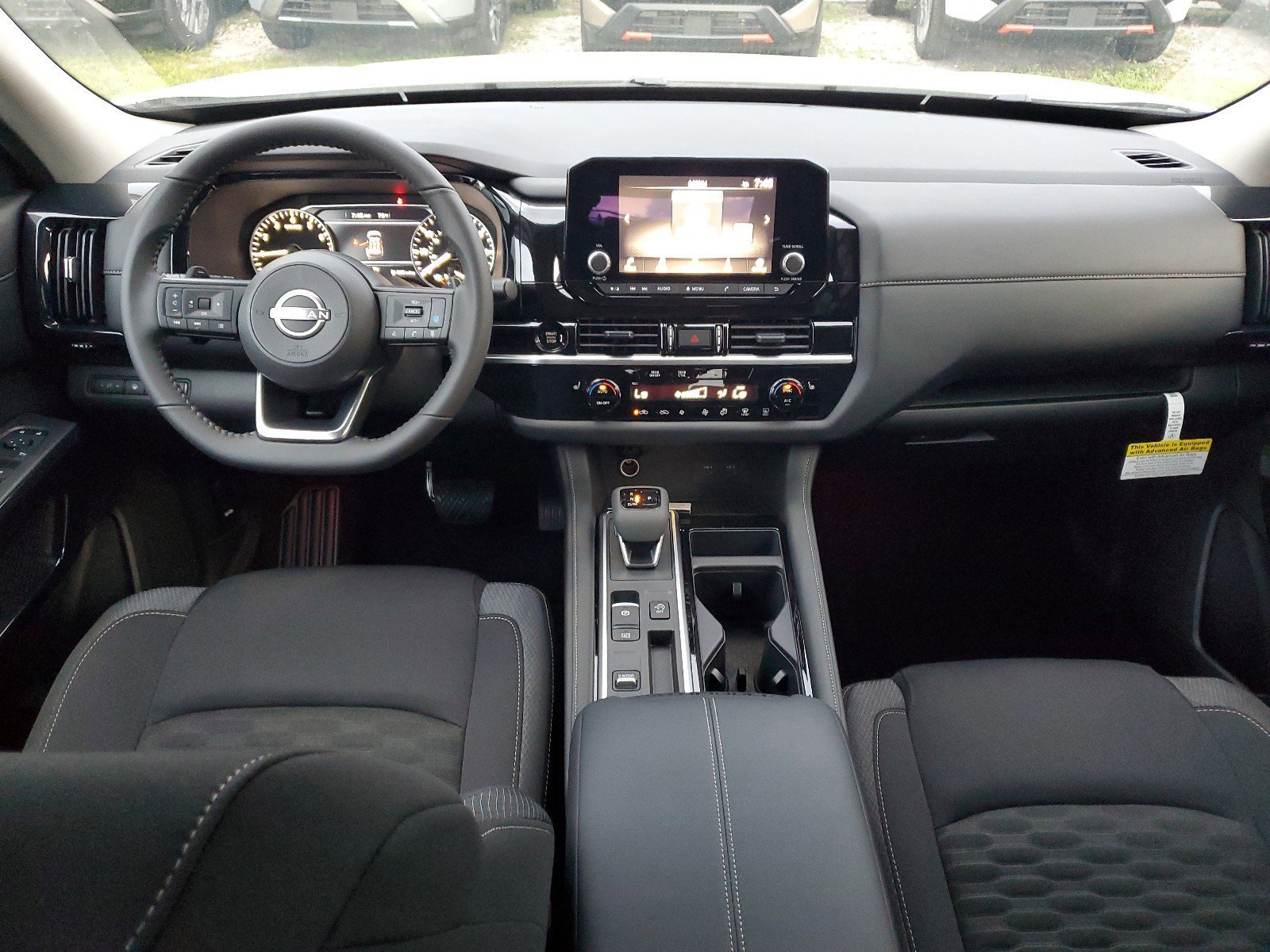 2025 Nissan Pathfinder SV photo 2