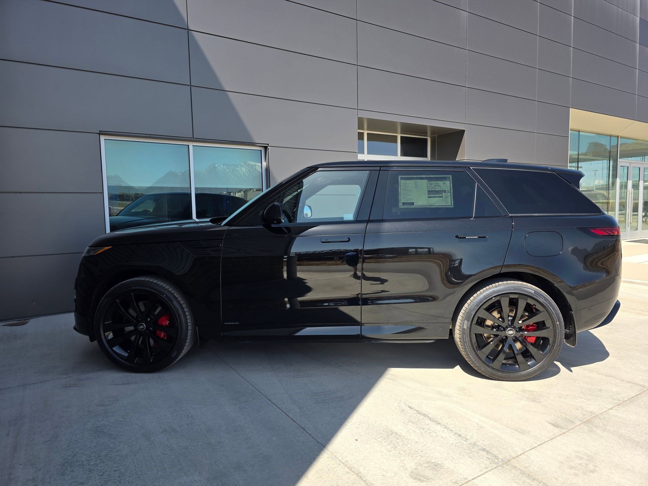 2025 Land Rover Range Rover Sport Autobiography PHEV photo 8