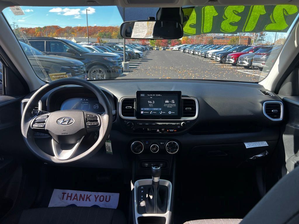 2025 Hyundai Venue SE photo 4