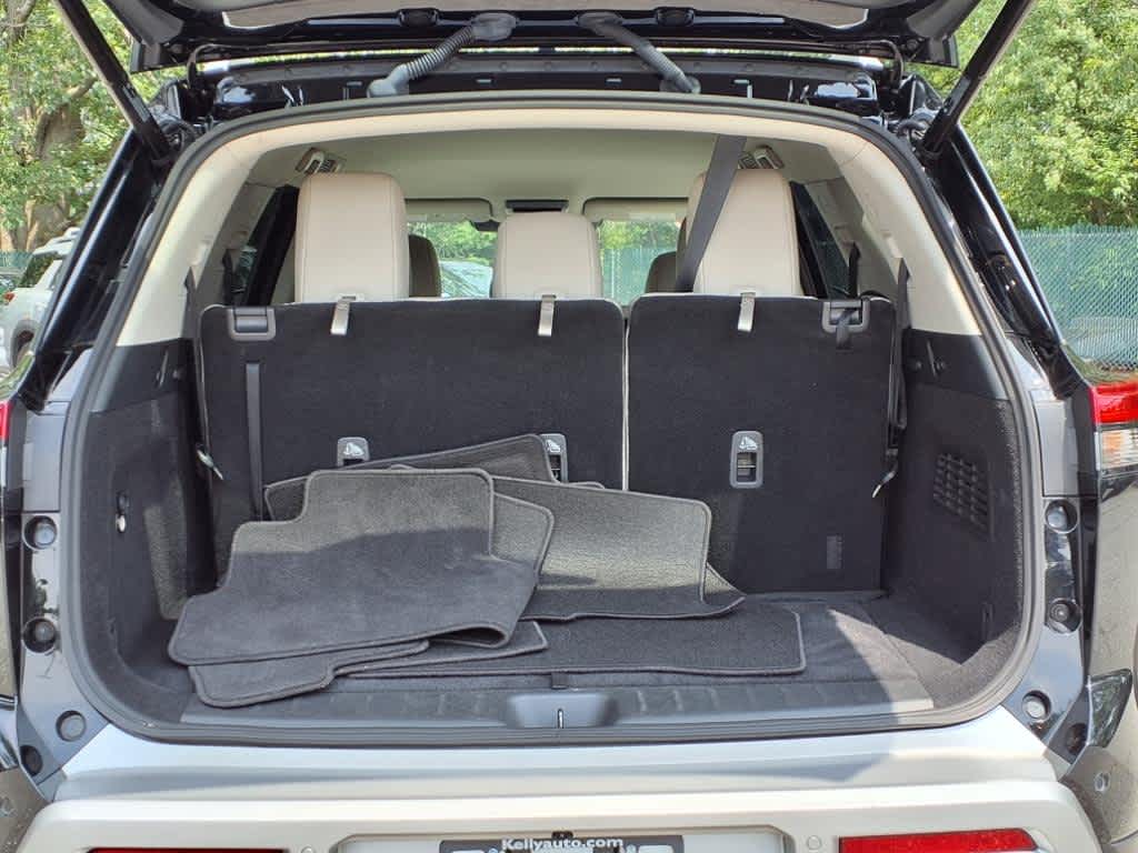 2023 Nissan Pathfinder SL photo 4