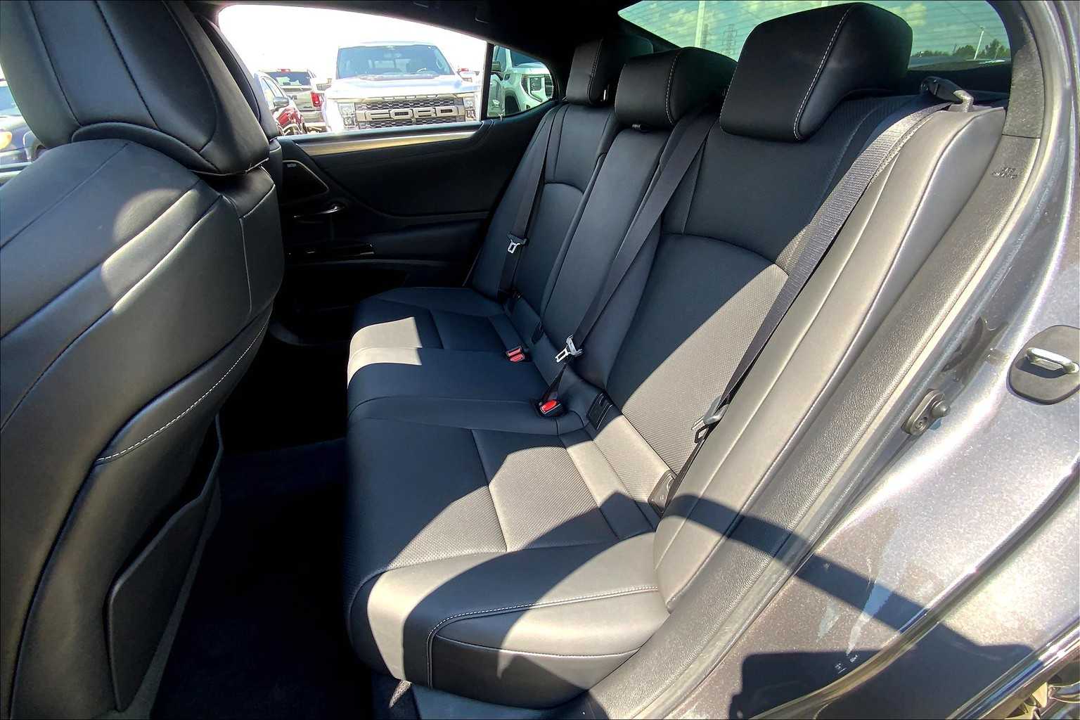 2022 Lexus ES F SPORT Handling photo 20