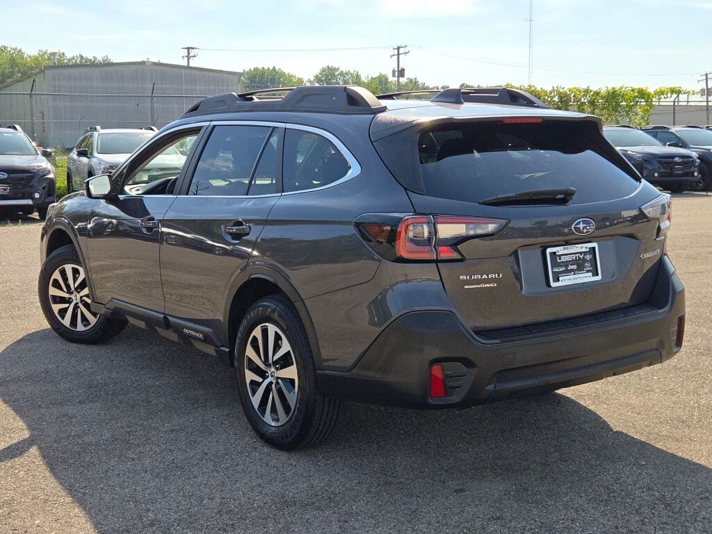 2020 Subaru Outback Premium photo 12