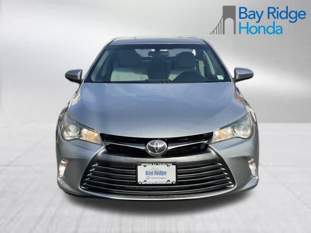 2016 Toyota Camry SE photo 2