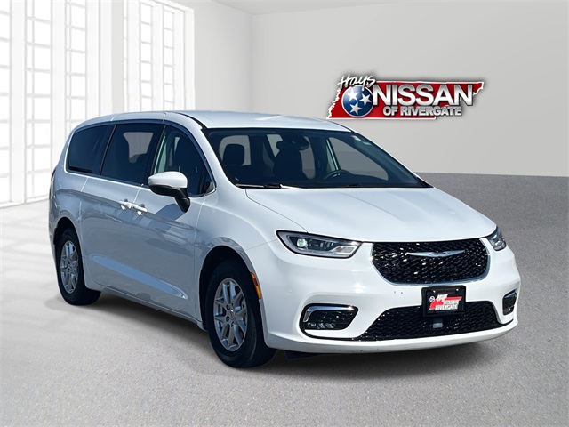 2023 Chrysler Pacifica Touring L's photo