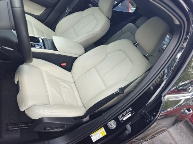 2024 Volvo XC40 Plus photo 4