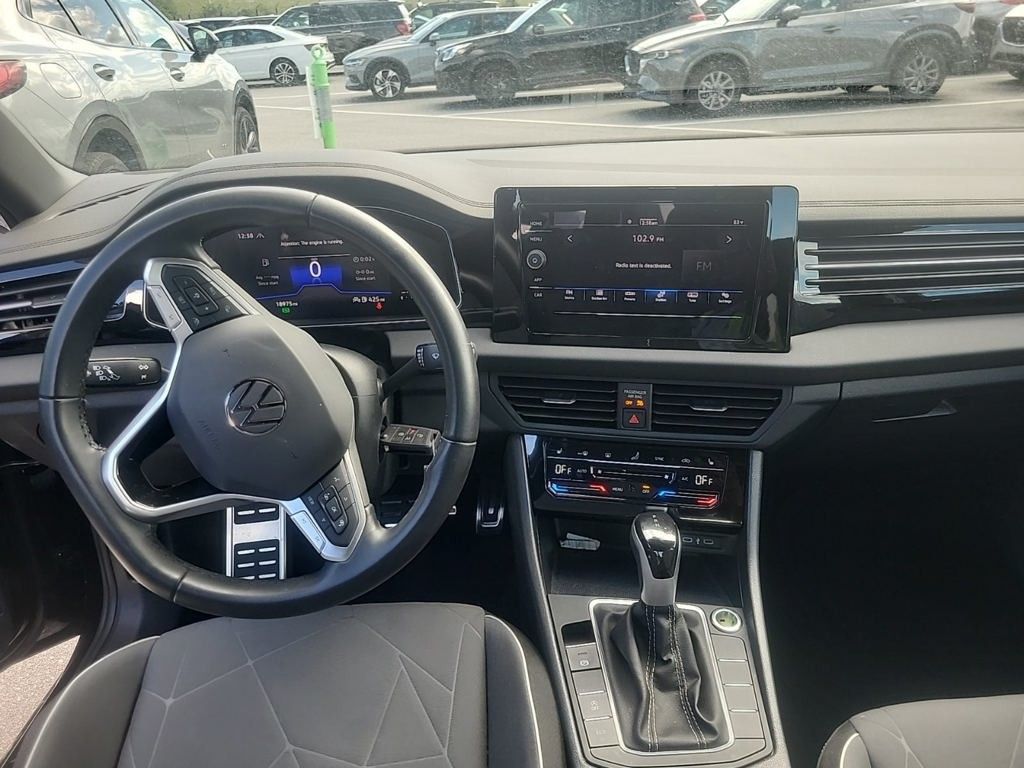 2025 Volkswagen Jetta 1.5T Sport photo 4