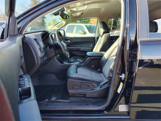 2018 Chevrolet Colorado Z71 photo 2