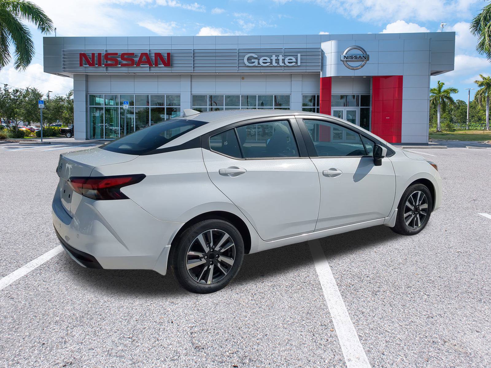 2025 Nissan Versa SV photo 4