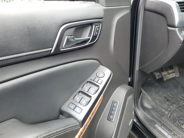 2016 Chevrolet Tahoe LTZ photo 17