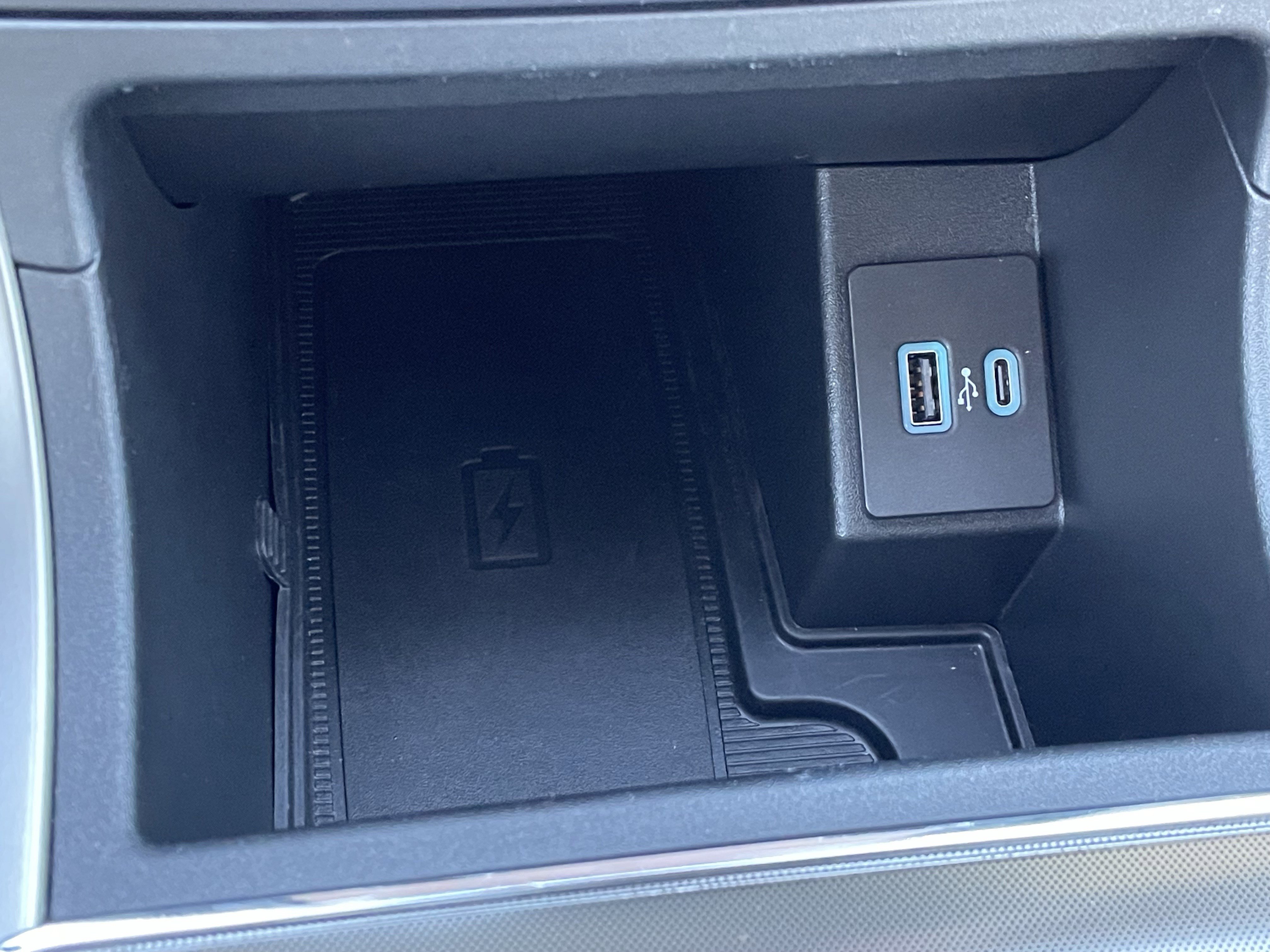 2022 Ford Edge SEL photo 2