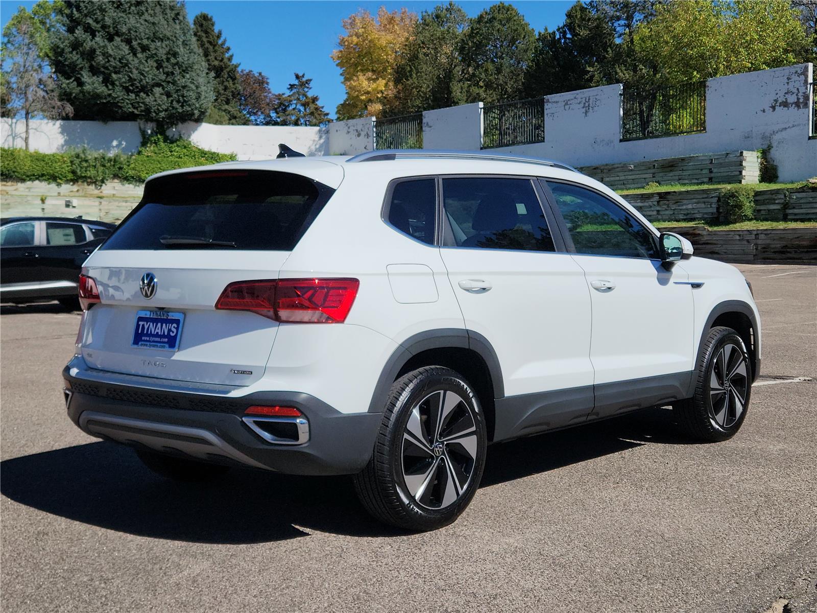 2023 Volkswagen Taos SE photo 2